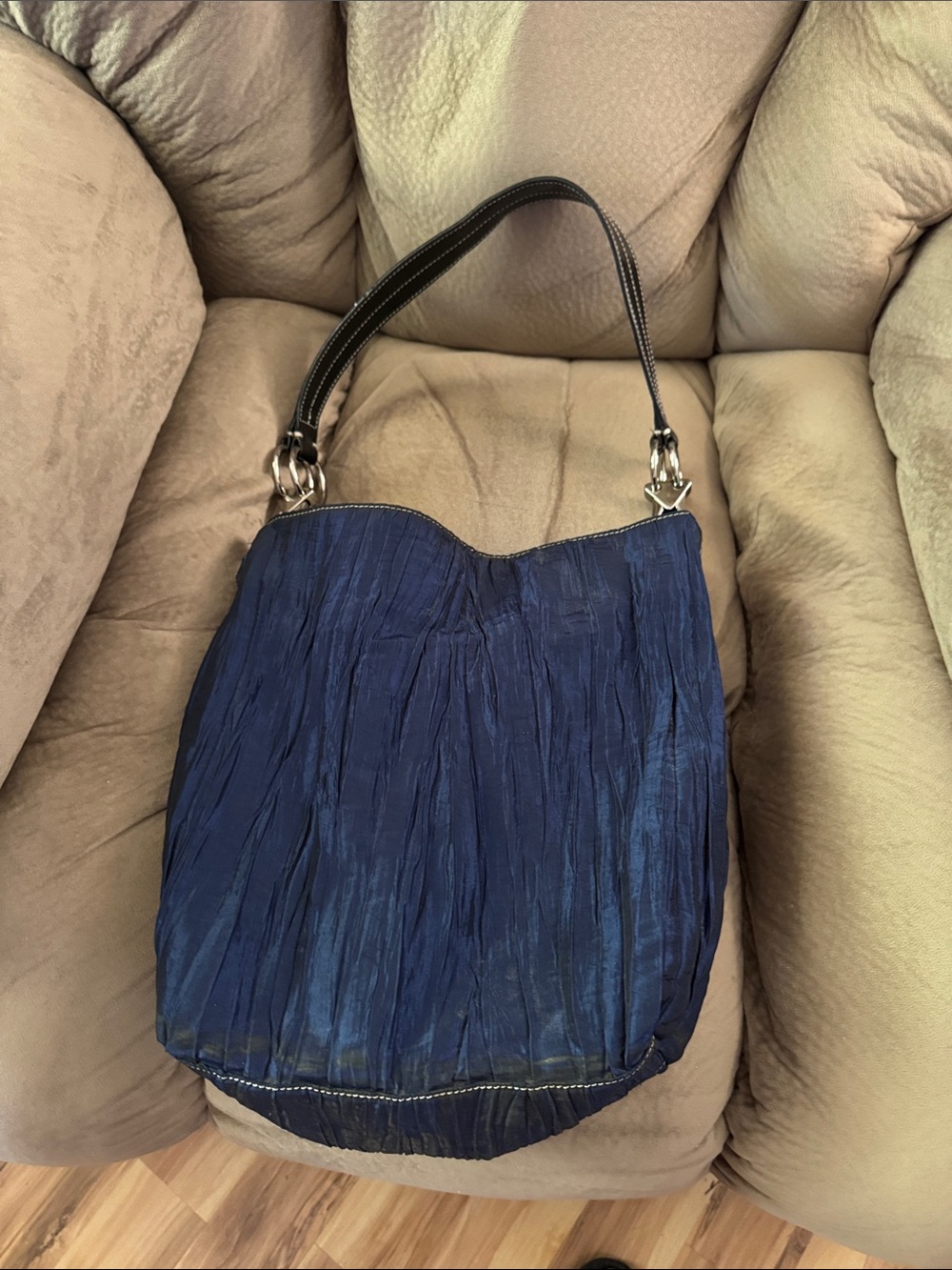 Navy Blue textured Jean-Pierre klifa anteprima- nueve bucket bag